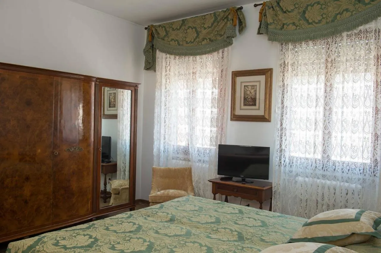 Savoia E Jolanda Apartments Venedig Italien